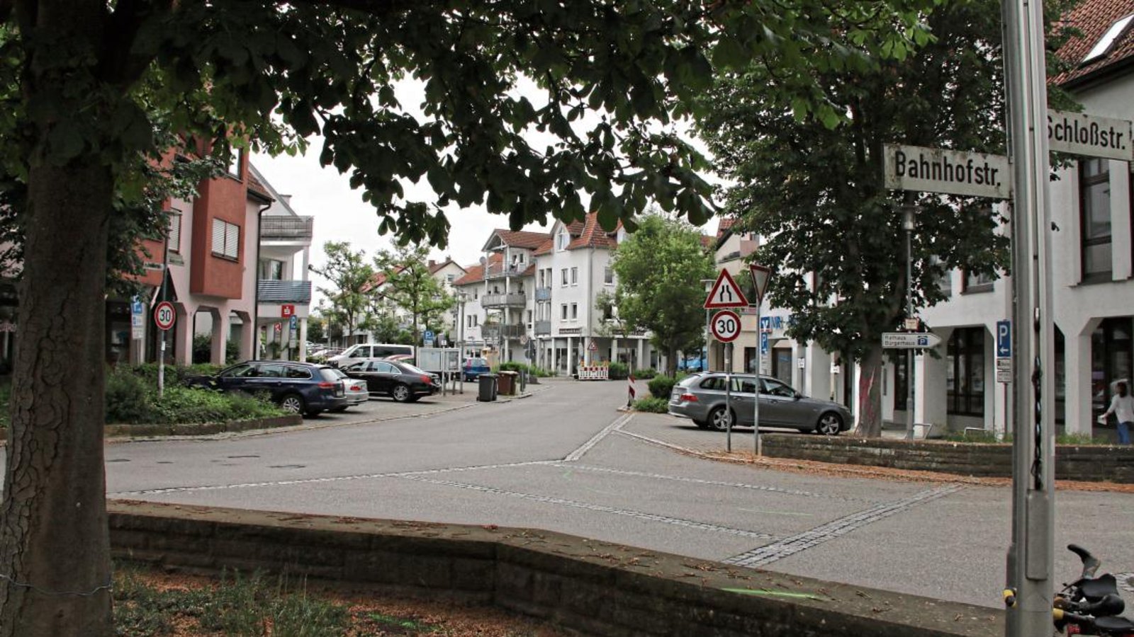 Die Ortsdurchfahrt von Sersheim ist ab Montag für den Durchgangsverkehr gesperrt. Fotos: Bögel