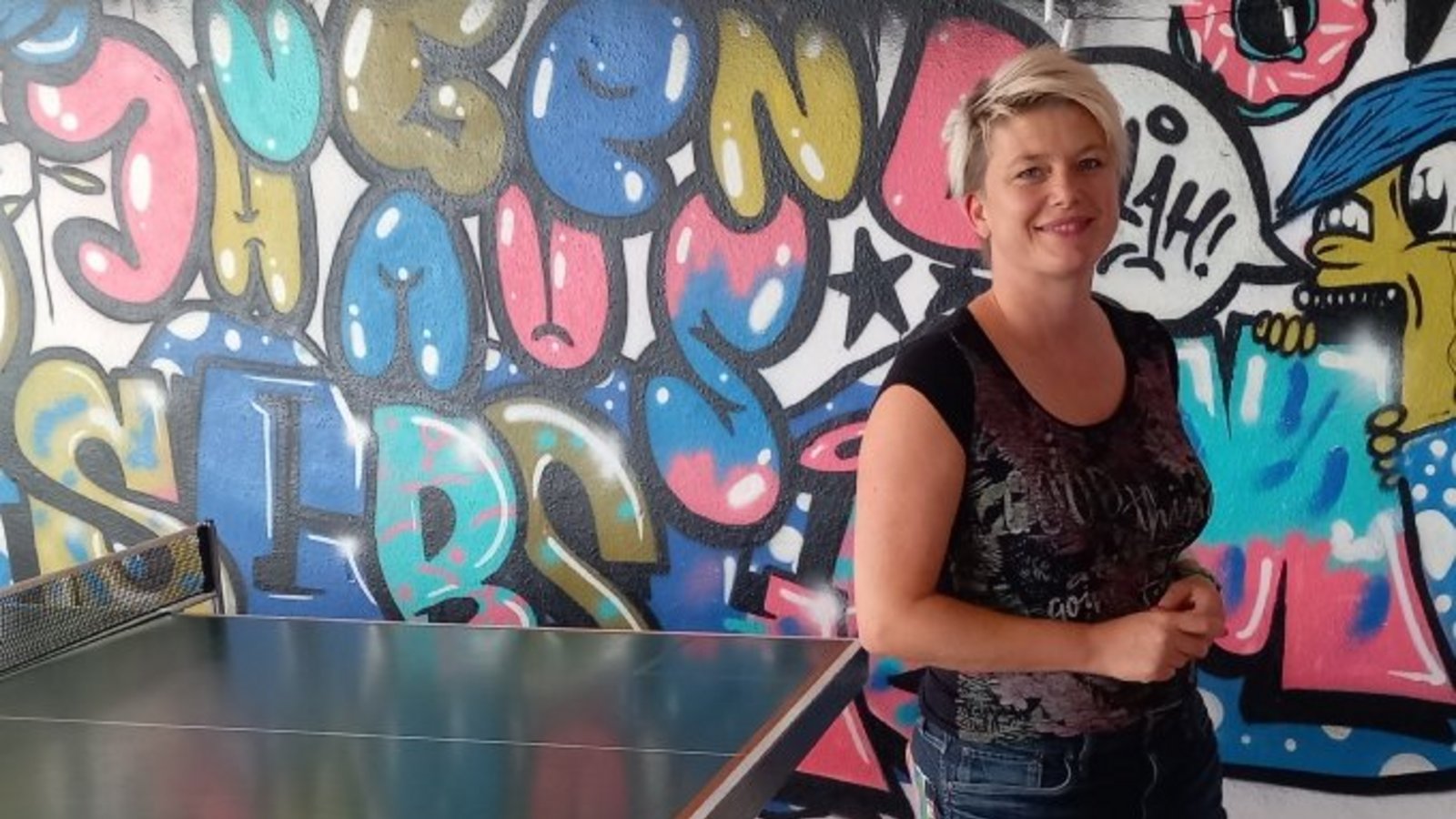Jugendsozialarbeiterin Julia Grodotzki freut sich auf zahlreiche kreative Vorschläge für den neuen Namen und das Logo des Sersheimer Jugendhauses. Foto: Glemser Jugendsozialarbeiterin Julia Grodotzki freut sich auf zahlreiche kreative Vorschläge für den neuen Namen und das Logo des Sersheimer Jugendhauses. Foto: Glemser