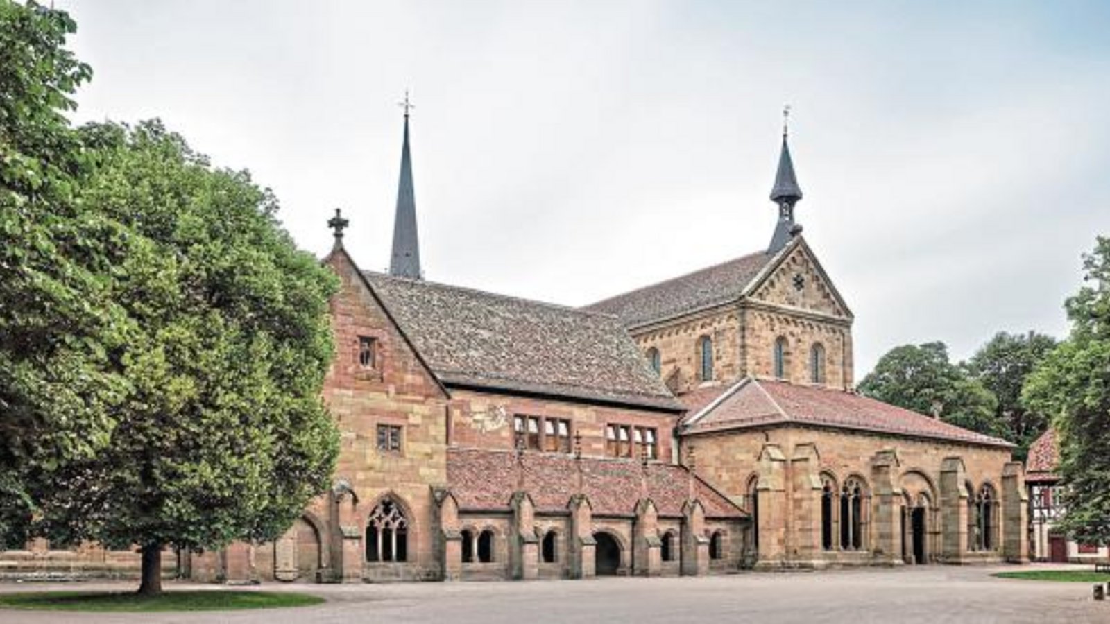 Auch in der Klosteranlage Maulbronn wurden Friedenslinden gepflanzt. Foto: Archiv/SSG Auch in der Klosteranlage Maulbronn wurden Friedenslinden gepflanzt. Foto: Archiv/SSG