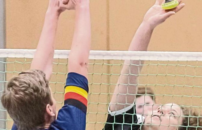 Iris Barbunopulos (rechts) hat mit dem Enzweihinger Mixedteam der 15- bis 18-Jährigen nichts anbrennen lassen und gegen Ötisheim souverän die Landesmeisterschaft gewonnen. Foto: Simecek
