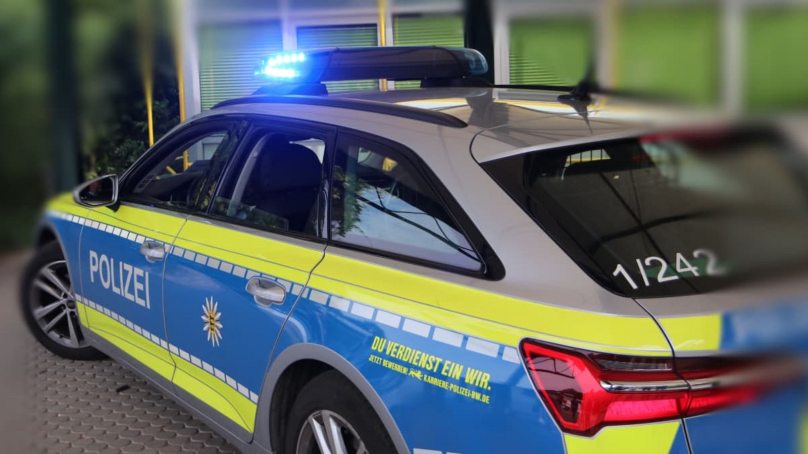 Die Polizei sucht nach mutmaßlichen exhibitionistischen Vorfällen im Winterbacher Freibad nach Zeugen (Symbolbild).Frank Rodenhausen Die Polizei sucht nach mutmaßlichen exhibitionistischen Vorfällen im Winterbacher Freibad nach Zeugen (Symbolbild).Frank Rodenhausen