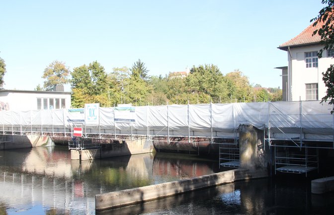 Statt im Oktober sollen die Arbeiten am Häckersteg erst im November beendet sein. Für den Fußverkehr wird die Brücke trotzdem erstmal nicht geöffnet.  <span class='image-autor'>Fotos: Banholzer</span>
