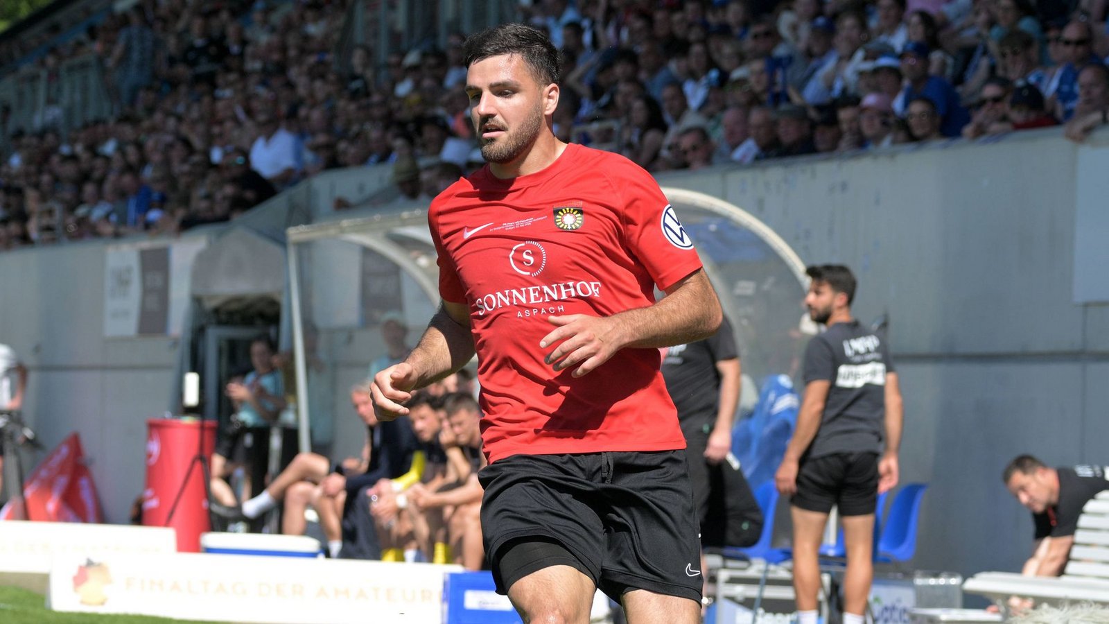 Michael Kleinschrodt wird nach dem Pokal-Coup der SG Sonnenhof Großaspach in Stuttgart überfallen und beraubt. Nun spricht er in einem Interview darüber (Archivfoto).Foto: IMAGO/Eibner/IMAGO/Eibner-Pressefoto/Tobias Baur