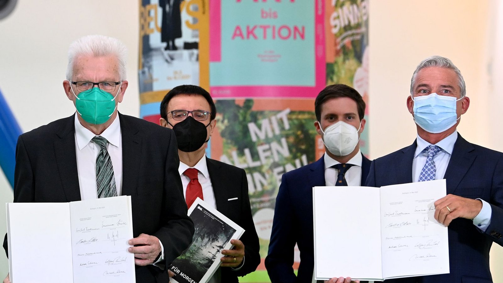 Der grün-schwarze Koalitionsvertrag steckt voller guter Vorsätze – hier mit Winfried Kretschmann, Wolfgang Reinhart, Manuel Hagel und Thomas Strobl (von links) im Mai 2021.Foto: dpa/Bernd Weissbrod Der grün-schwarze Koalitionsvertrag steckt voller guter Vorsätze – hier mit Winfried Kretschmann, Wolfgang Reinhart, Manuel Hagel und Thomas Strobl (von links) im Mai 2021.Foto: dpa/Bernd Weissbrod