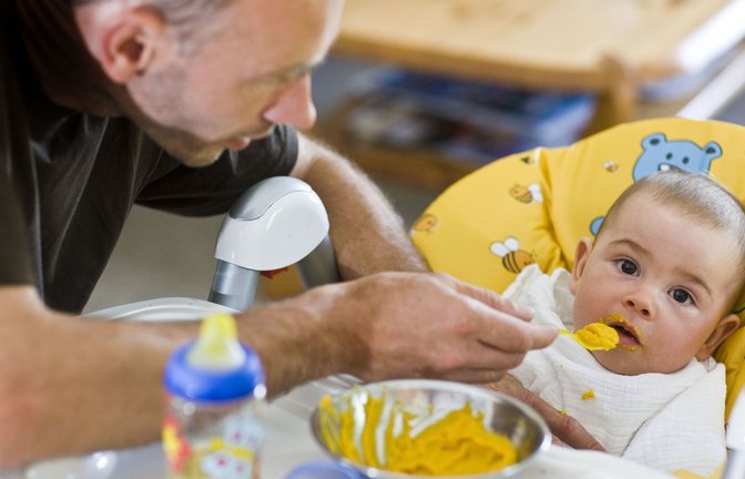 Baby beim Füttern (Symbolbild).<span class='image-autor'>Foto: picture alliance/dpa/Patrick Pleul</span>
