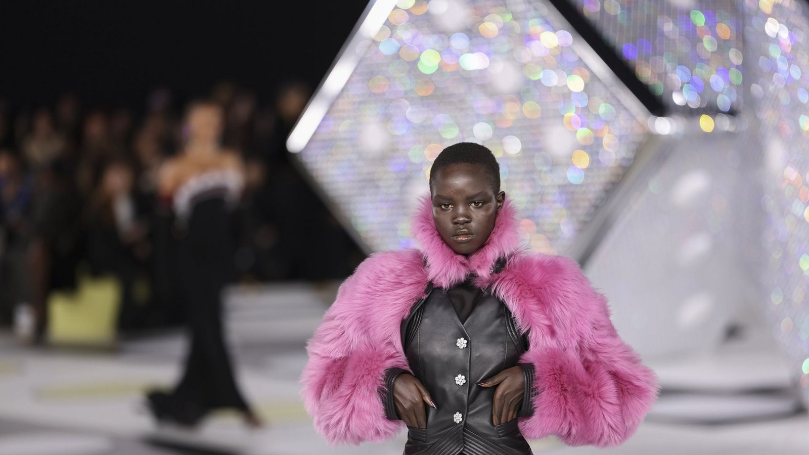 Das Streetstyle-Label OFF-White setzt auf knallige Farbakzente.Foto: dpa/Vianney Le Caer