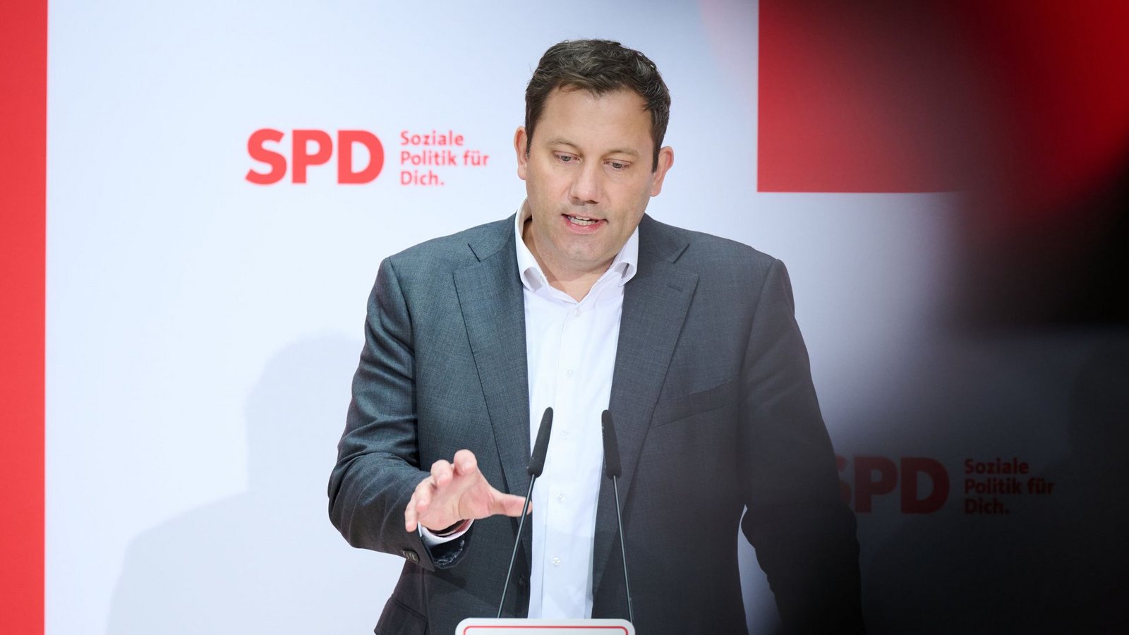 SPD-Chef Lars Klingbeil war vor Veröffentlichung der Behauptungen gar nicht gefragt worden.Foto: dpa/Annette Riedl