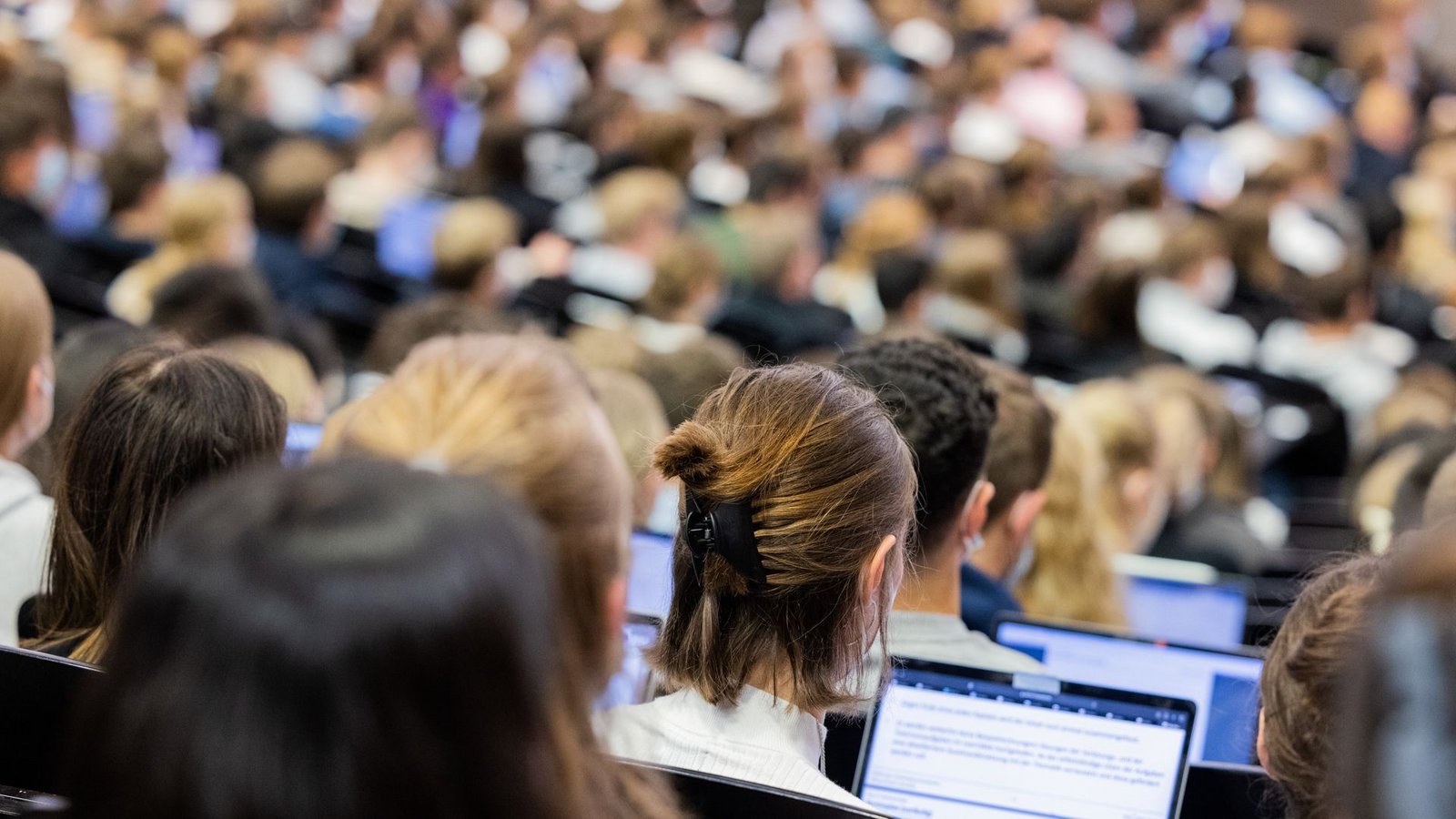 Der Massenbetrieb im Hörsaal ist angesichts digitaler Studienformate heute für viele Studierende nicht mehr attraktiv.Foto: dpa/Rolf Vennenbernd Der Massenbetrieb im Hörsaal ist angesichts digitaler Studienformate heute für viele Studierende nicht mehr attraktiv.Foto: dpa/Rolf Vennenbernd