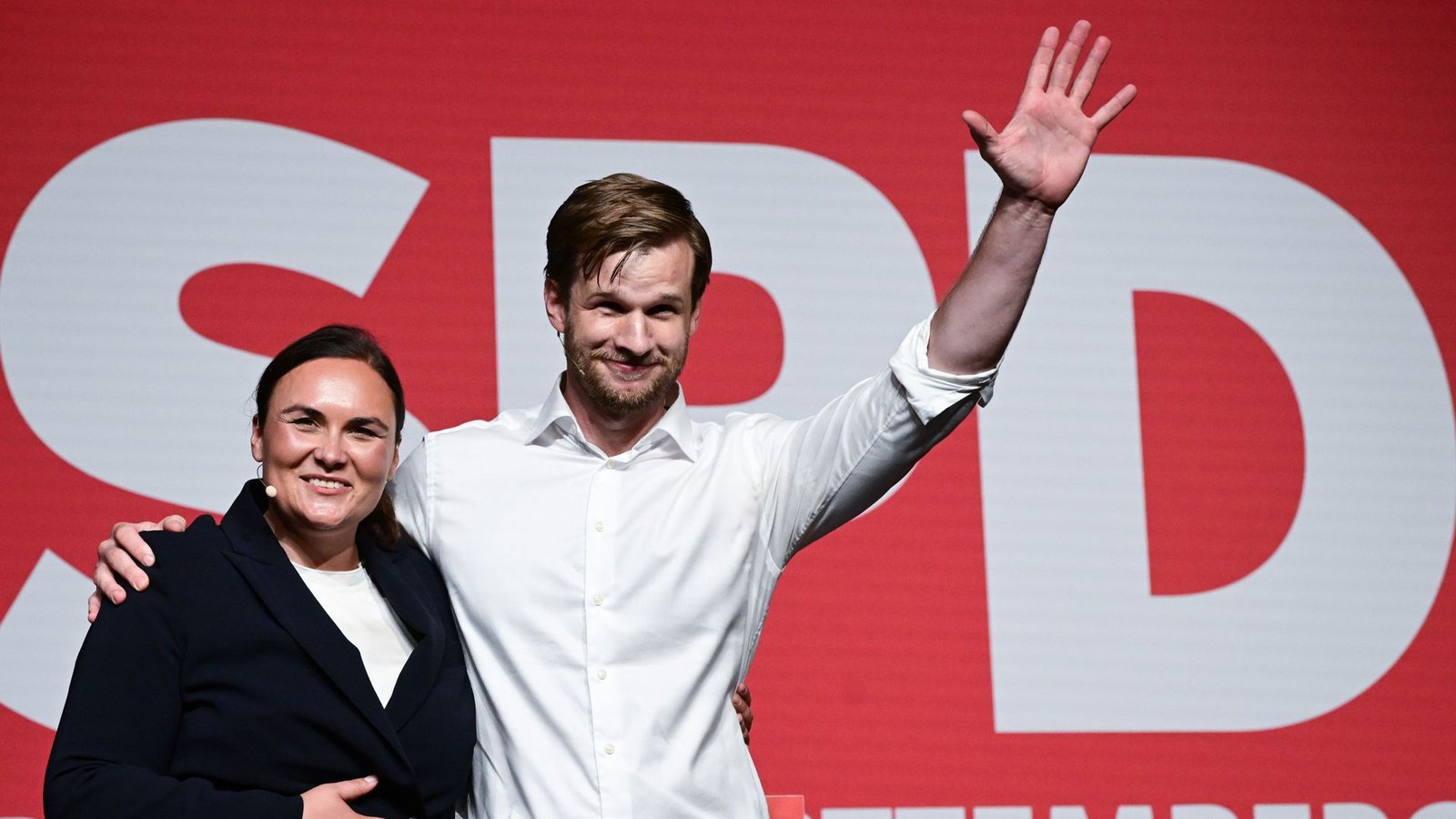 Robin Mesarosch und Isabel Cademartori stellen die neue Doppelspitze der SPD in Baden-Württemberg.Foto: Bernd Weißbrod/dpa