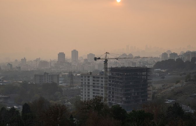 Wegen der drastischen Luftverschmutzung in Teheran hat die Umweltbehörde der Hauptstadt eine Warnung an die Bevölkerung ausgesprochen. (Archivbild)<span class='image-autor'>Foto: Arne Immanuel Bänsch/dpa</span>