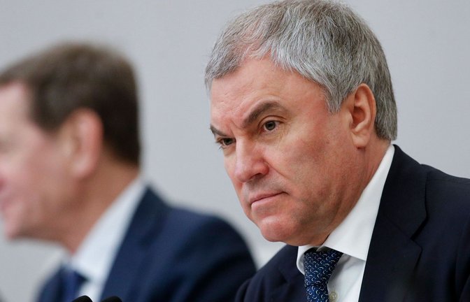 Russlands Parlamentschef Wjatscheslaw Wolodin droht der Ukraine mit Massenvernichtungswaffen. (Archivbild)<span class='image-autor'>Foto: -/AP/dpa</span>