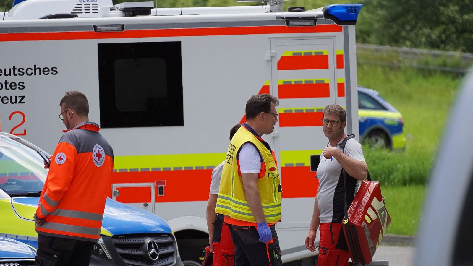 Neben der Polizei befand sich auch zahlreiche Kräfte des Rettungsdienstes im Einsatz, ...Foto: SDMG/SDMG / Noelke Neben der Polizei befand sich auch zahlreiche Kräfte des Rettungsdienstes im Einsatz, ...Foto: SDMG/SDMG / Noelke