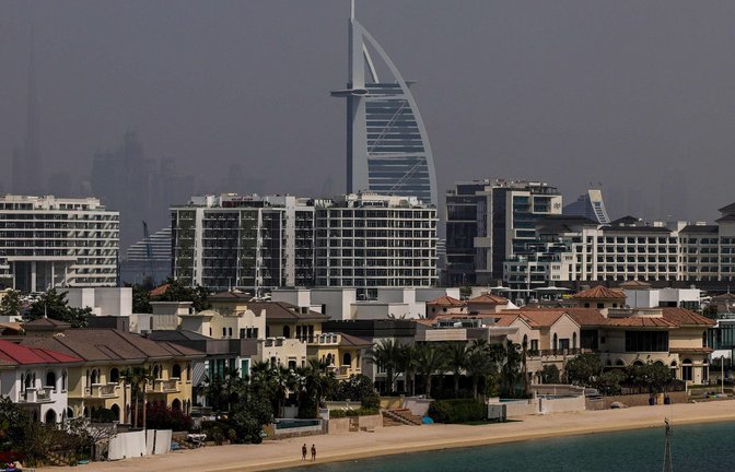 An den Stränden von Dubai sind aktuell nur wenige Menschen zu sehen – zu gefährlich ist die Lage derzeit.<span class='image-autor'>Foto: AFP</span>