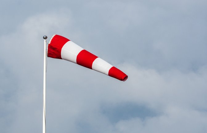 Ein Sturmtief bringt heute stürmisches Wetter nach Deutschland. Erfahren Sie, welche Regionen betroffen sind und wo besondere Vorsicht geboten ist.<span class='image-autor'>Foto: Claus Torp / Shutterstock.com</span>