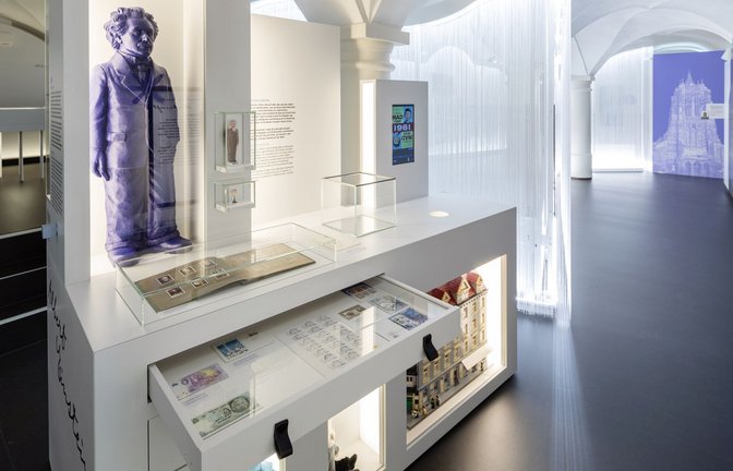Der Bereich „Wunderkammer“ versammelt Einstein-Devotionalien und Marketingartikel<span class='image-autor'>Foto: Stadtarchiv Ulm/Nadja Wollinsky</span>