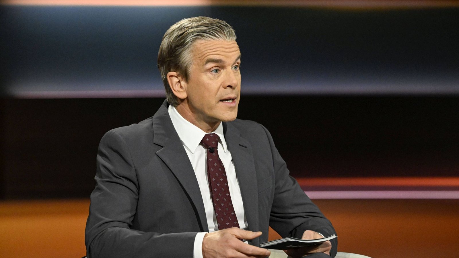 ZDF-Talkmaster Markus Lanz diskutiert mit Gästen über die neue Wehrpflicht.Foto: IMAGO/teutopress