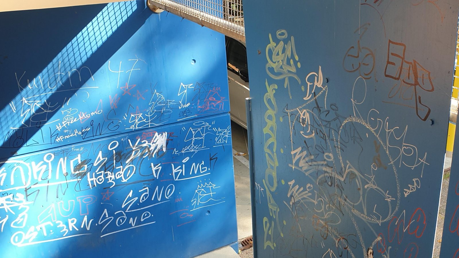 Völlig verschmiert und oft vermüllt ist nicht nur das Parkhaus am Vaihinger Bahnhof (VKZ berichtete). Das im Köpfwiesenweg steht kaum nach. Foto: Rieger Völlig verschmiert und oft vermüllt ist nicht nur das Parkhaus am Vaihinger Bahnhof (VKZ berichtete). Das im Köpfwiesenweg steht kaum nach. Foto: Rieger