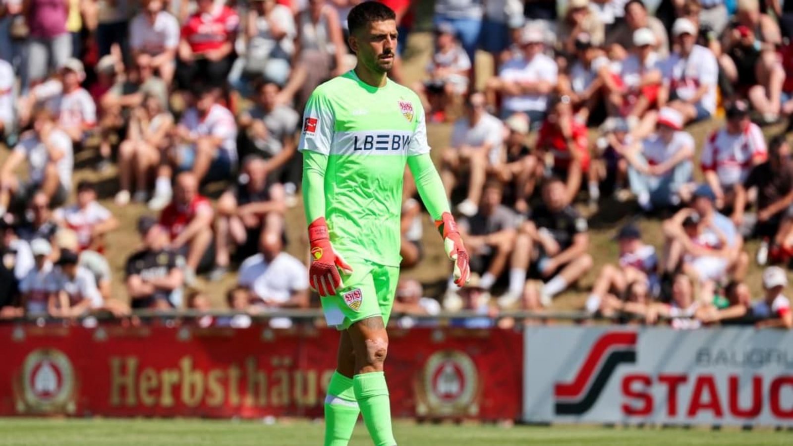Fabian Bredlow geht hochprofessionell mit der Situation beim VfB um - die Schwaben sondieren in der Torhüter-Frage weiter den Markt.Baumann/Alexander Keppler Fabian Bredlow geht hochprofessionell mit der Situation beim VfB um - die Schwaben sondieren in der Torhüter-Frage weiter den Markt.Baumann/Alexander Keppler
