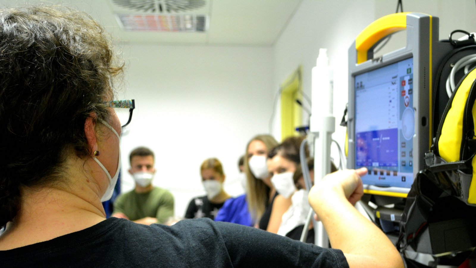 Den Monitor mit den Patientendaten galt es im Blick zu behalten.