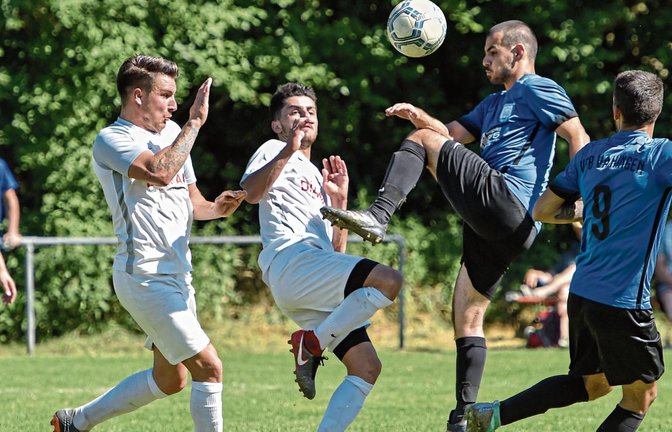 Sandro Aprigliano und Hakan Atalay (von links) gehören zu dem Trio, das den SV Riet in Richtung Sersheim verlassen hat. Foto: Leitner