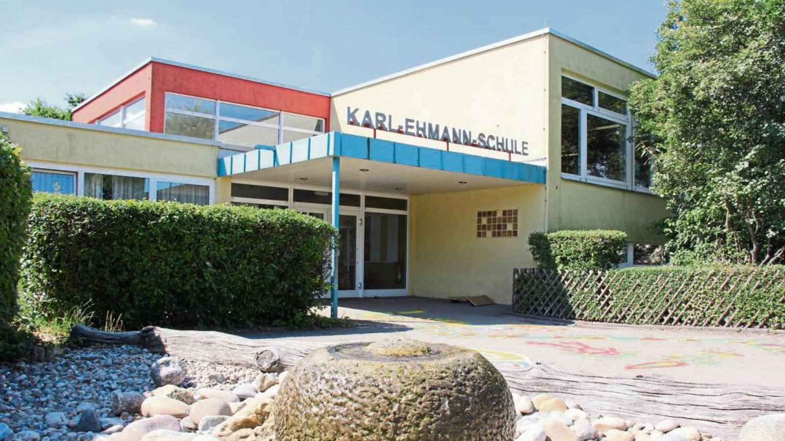 Die Karl-Ehmann-Schule in Nussdorf feiert ihr 50-jähriges Bestehen mit einem Schulfest.  Fotos: Elsässer