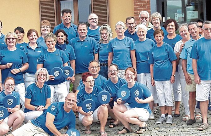 Eine große Gruppe des Turnvereins Sersheim war beim Pfirsichfest in der Partnerstadt Canale. Fotos: p