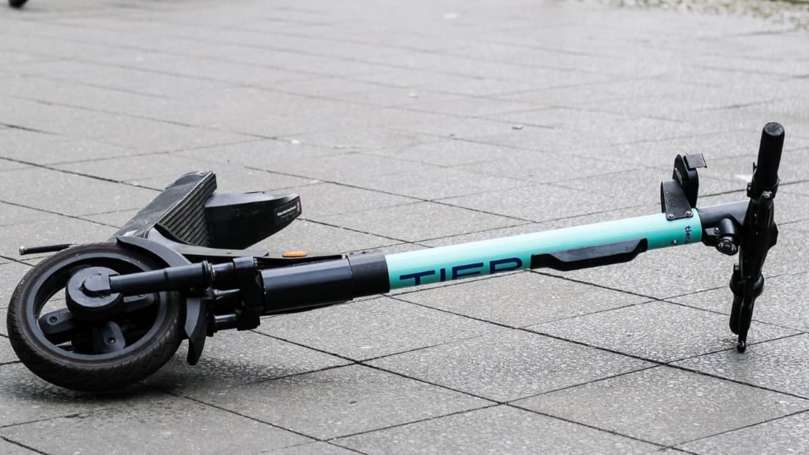 Erneut ereignet sich im Kreis Böblingen ein schwerer Unfall mit einem E-Scooter – diesmal kam es in Sindelfingen zu einem Sturz.Jens Kalaene/dpa-Zentralbild/dpa Erneut ereignet sich im Kreis Böblingen ein schwerer Unfall mit einem E-Scooter – diesmal kam es in Sindelfingen zu einem Sturz.Jens Kalaene/dpa-Zentralbild/dpa