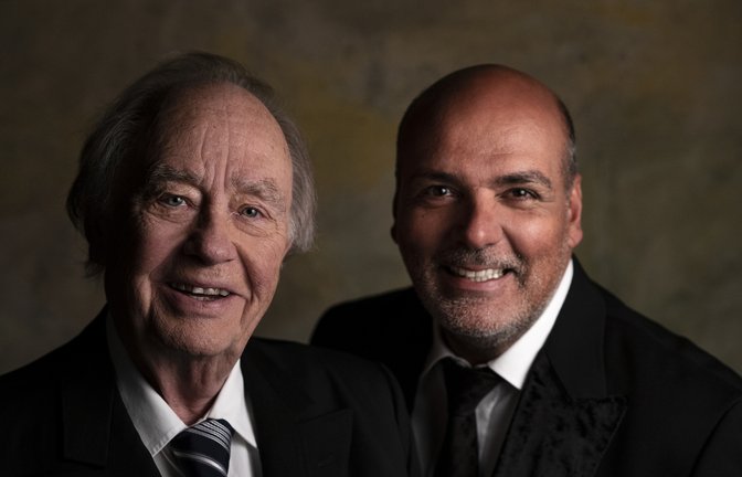 René Kollo (links) und Jay Alexander besingen auf ihrer neuen CD „Romantische Abendlieder“. Erscheinen wird sie am 11. Februar. <span class='image-autor'>Foto: Steinmetz</span>