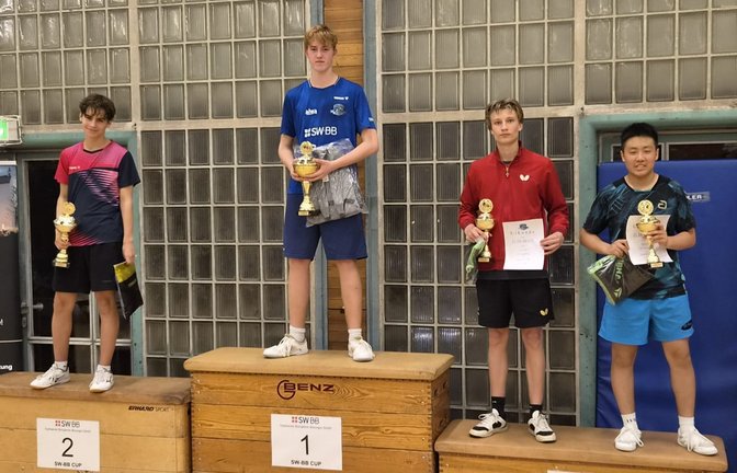 Serhii Yatsenko (von links) landet beim Wettbewerb der Jugend 19 auf dem zweiten Platz hinter Fynn Nickel vom TTC Bietigheim-Bissingen. <span class='image-autor'>Foto: privat</span>