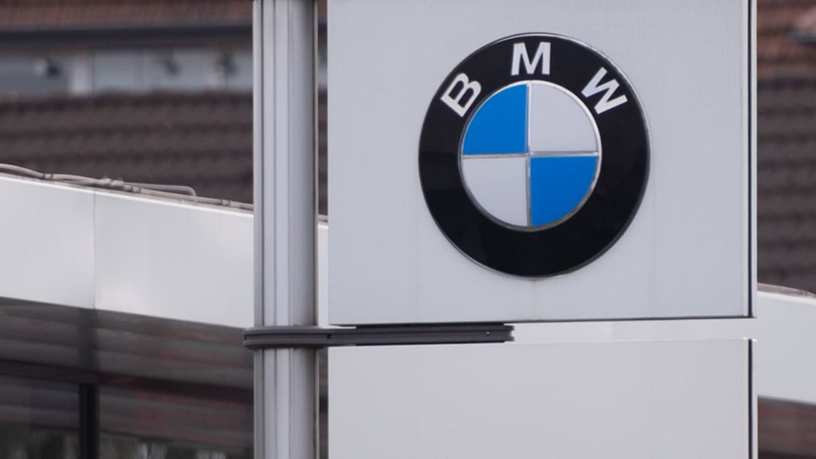 r BMW will weltweit rund 8.000 Jobs abbauen.imago images/Noah Wedel