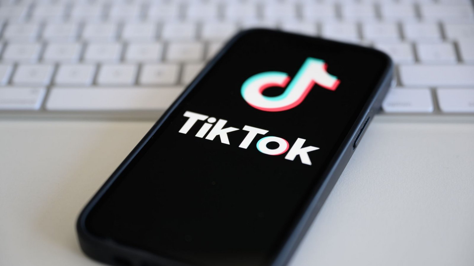 Tiktok droht eine Verbannung aus amerikanischen App Stores.Foto: Robert Michael/dpa