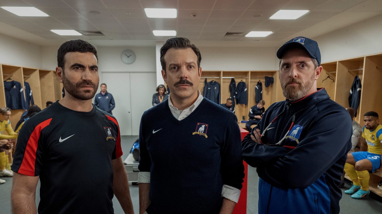 Brett Goldstein, Jason Sudeikis und Brendan Hunt in „Ted Lasso“Foto: Apple TV+ Brett Goldstein, Jason Sudeikis und Brendan Hunt in „Ted Lasso“Foto: Apple TV+