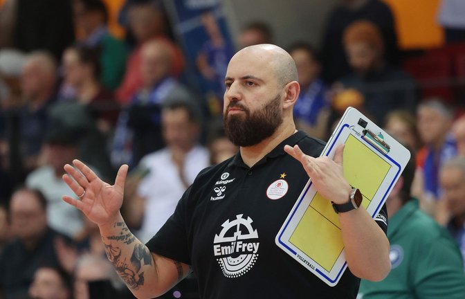 Zufrieden mit seinen Frauen vom MTV: Trainer Konstantin Bitter<span class='image-autor'>Foto: Baumann/Hansi Britsch</span>