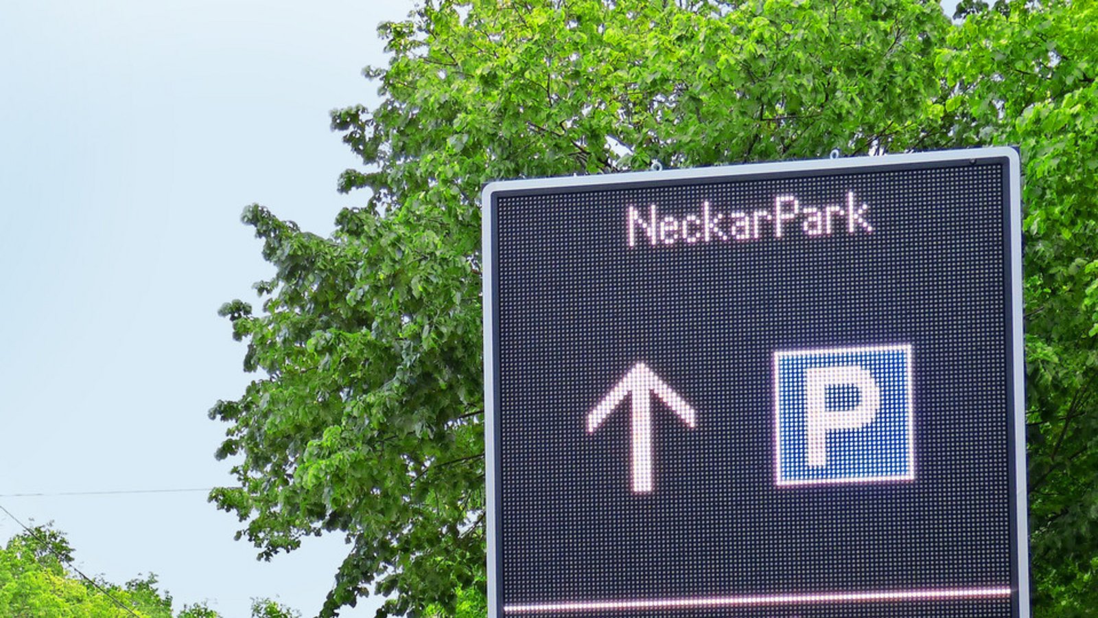 Die ersten acht LED-Tafeln im Neckarpark sind bereits aufgestellt und in Betrieb.Foto: &nbsp;