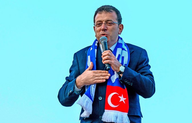 Ekrem Imamoglu bei einem Wahlkampfauftritt im Februar<span class='image-autor'>Foto: IMAGO/ZUMA Wire/Tolga Uluturk</span>