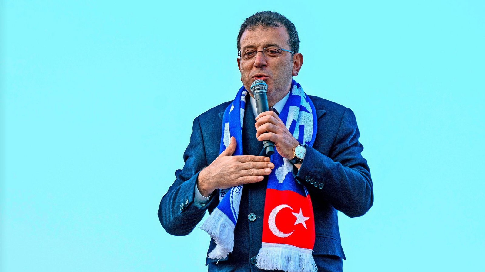 Ekrem Imamoglu bei einem Wahlkampfauftritt im FebruarFoto: IMAGO/ZUMA Wire/Tolga Uluturk Ekrem Imamoglu bei einem Wahlkampfauftritt im FebruarFoto: IMAGO/ZUMA Wire/Tolga Uluturk