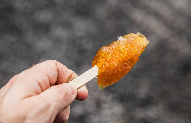 Maple Taffy ist eine traditionsreiche Süßigkeit in Kanada und dem Norden Neuenglands.<span class='image-autor'>Foto: Benoit Daoust/ Shutterstock</span>