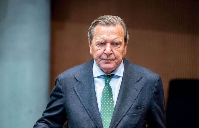 Der ehemalige Bundeskanzler Gerhard Schröder (SPD) steht wegen seiner Tätigkeiten für russische Unternehmen in der Kritik.<span class='image-autor'>Foto: Kay Nietfeld/dpa</span>
