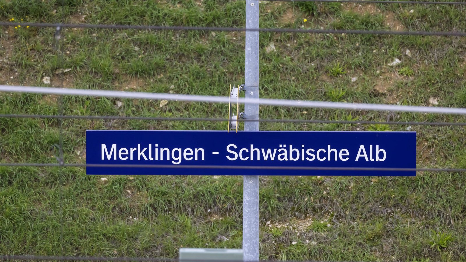 In Merklingen auf der Schwäbischen Alb halten nun auch Züge.Foto: IMAGO//Arnulf Hettrich In Merklingen auf der Schwäbischen Alb halten nun auch Züge.Foto: IMAGO//Arnulf Hettrich