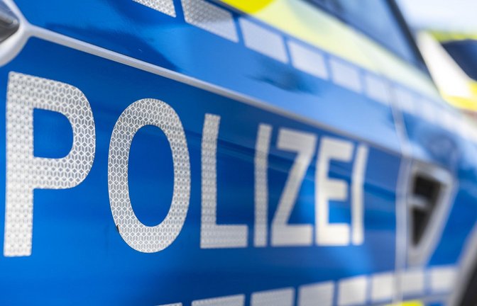 Die Polizei brachte den Fahrer zu einer Blutentnahme ins Krankenhaus. (Symbolbild)<span class='image-autor'>Foto: dpa/David Inderlied</span>