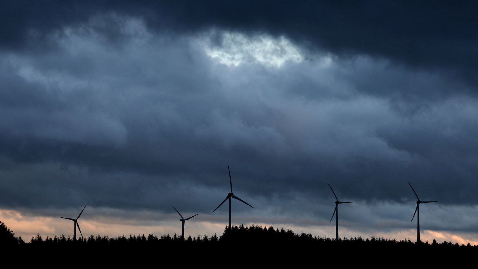 Das Wohl und Wehe der Energiewende liegt im Wind.Foto: dpa/Karl-Josef Hildenbrand Das Wohl und Wehe der Energiewende liegt im Wind.Foto: dpa/Karl-Josef Hildenbrand