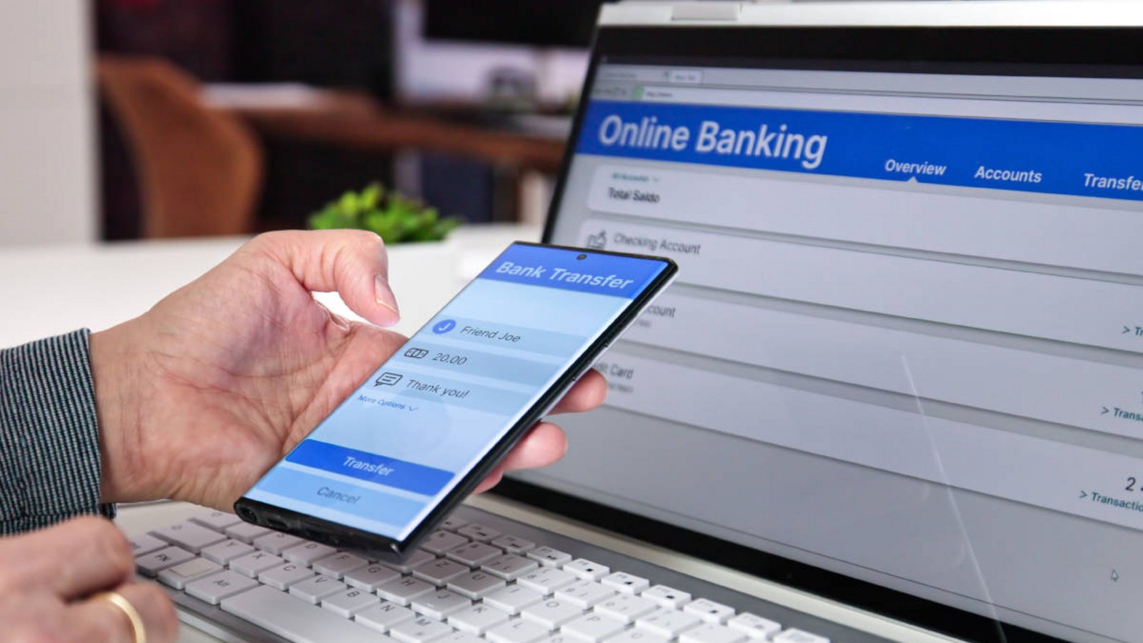 Erfahren Sie in welchen Fällen auch samstags Geld auf dem Bankkonto eingehen kann.Foto: Andrey_Popov / Shutterstock.com Erfahren Sie in welchen Fällen auch samstags Geld auf dem Bankkonto eingehen kann.Foto: Andrey_Popov / Shutterstock.com