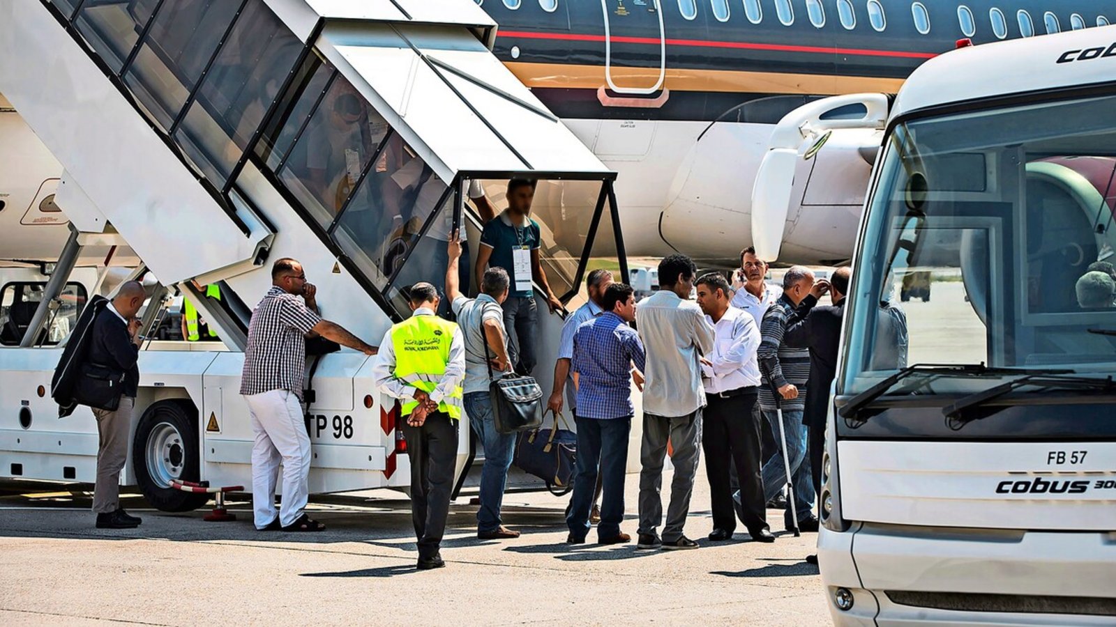 Im Juli 2013 kamen die ersten libyschen Kriegsversehrten in Stuttgart an. Schwer verletzt waren sie nicht.Foto: Achim Zweygarth