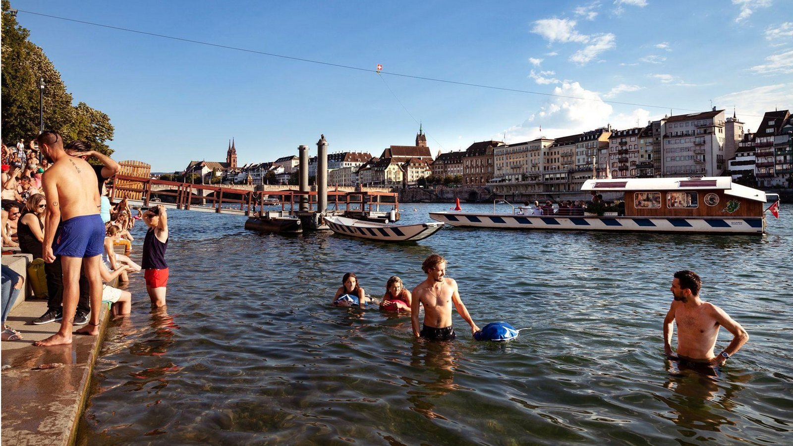 Der Rhein in Basel gehört allen, Schwimmern wie Schiffen.Foto: /Lucía de Mosteyrín Muñoz