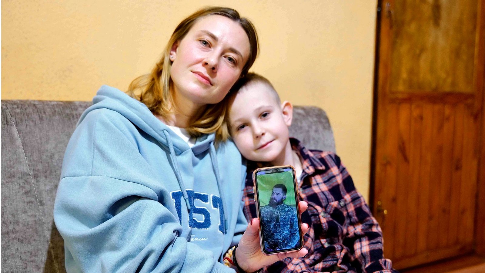 Ehefrau Marianna und Sohn Tykhon vermissen Vitaliy.Foto: Till Mayer