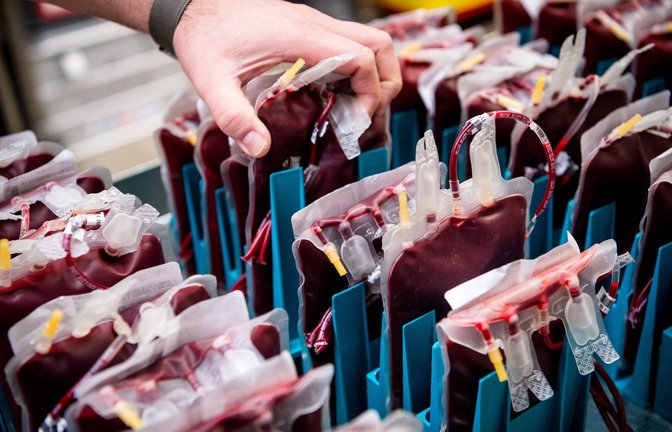 Wer will, kann neben der klassischen Blutspende auch reines Blutplasma spenden. Daraus lassen sich Medikamente herstellen.<span class='image-autor'>Foto: dpa/Sina Schuldt</span>