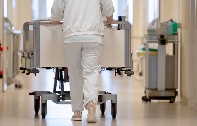 Viele insbesondere kleinere Krankenhäuser stehen in Deutschland vor dem Aus. (Symbolbild)<span class='image-autor'>Foto: dpa/Marijan Murat</span>