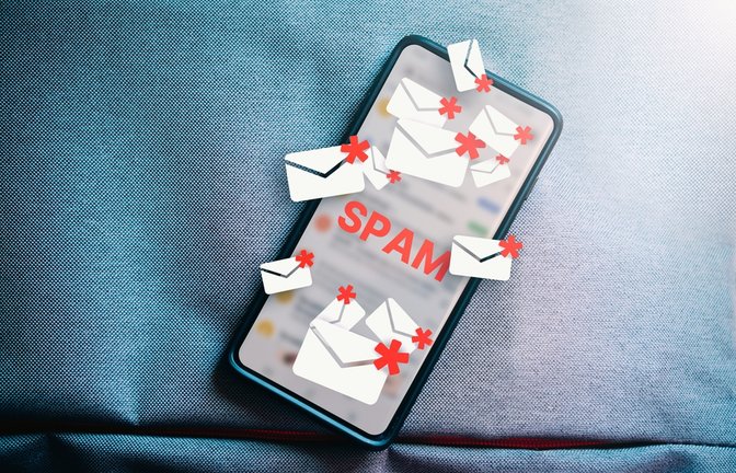 Bei unangekündigten SMS ist immer Vorsicht geboten.<span class='image-autor'>Foto: Elena Uve / shutterstock.com</span>