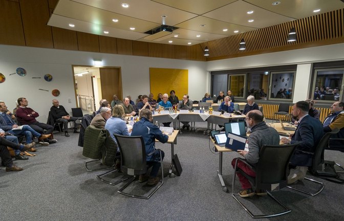 In die Diskussion  mischte sich die Frage nach der richtigen Tontechnik, die es im Sitzungssaal des Rathauses  nicht gibt.<span class='image-autor'>Foto: Jürgen Bach</span>