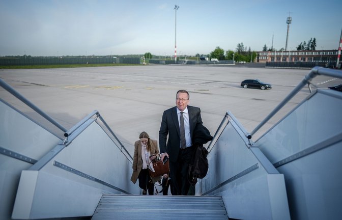 Bundesverteidigungsminister Boris Pistorius auf dem Weg nach Paris.<span class='image-autor'>Foto: Kay Nietfeld/dpa</span>